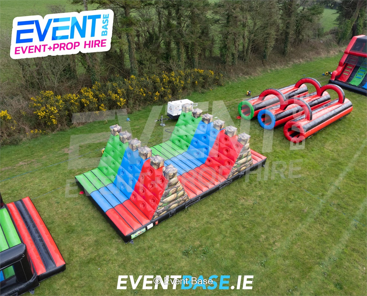 First Class Castles - Ultimate Wipeout Obstacle Course Team Building